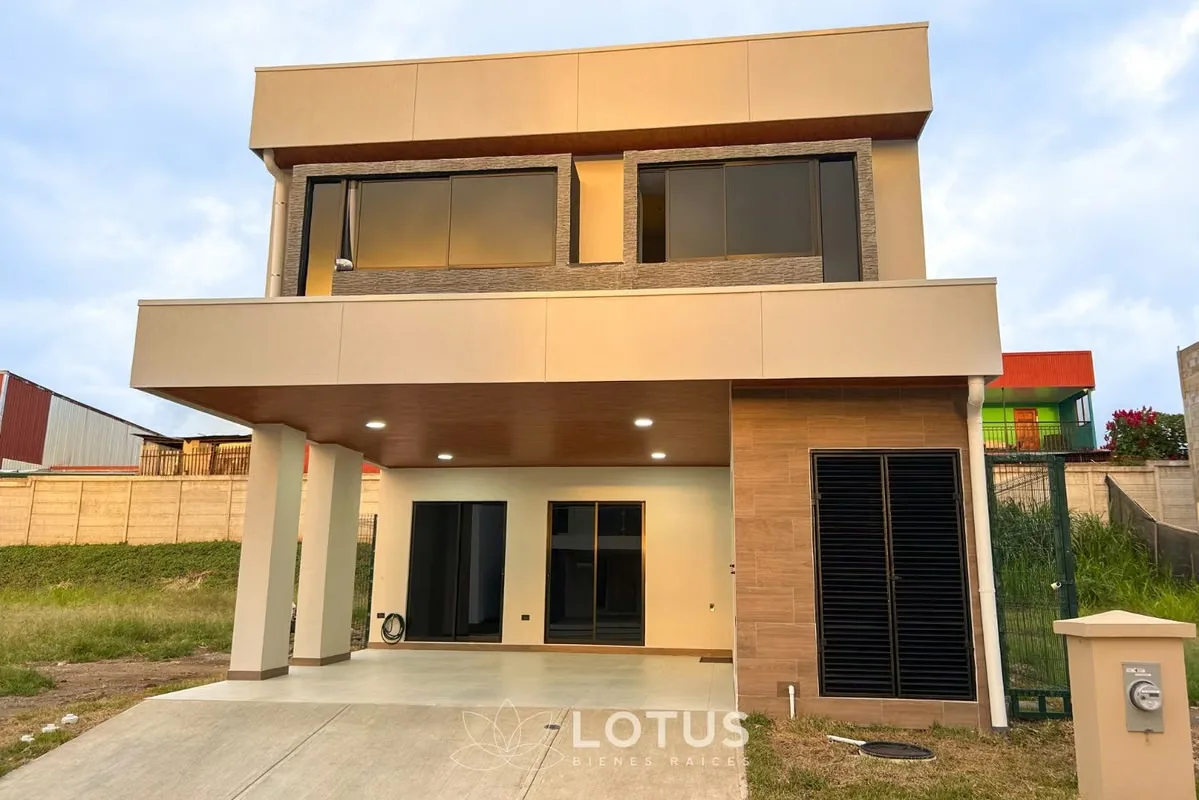 House for Sale in Condominio Avenida del Este, Curridabat - 5 hab., Cód. AJ076