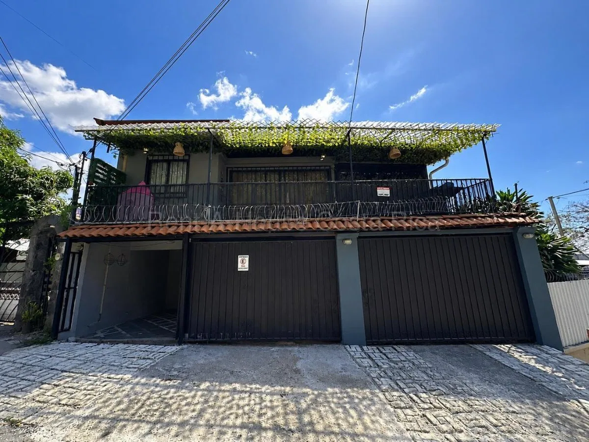 En Venta Casa Amueblada de Lujo en Santa Ana #27-146 GS - Venta en Santa Ana