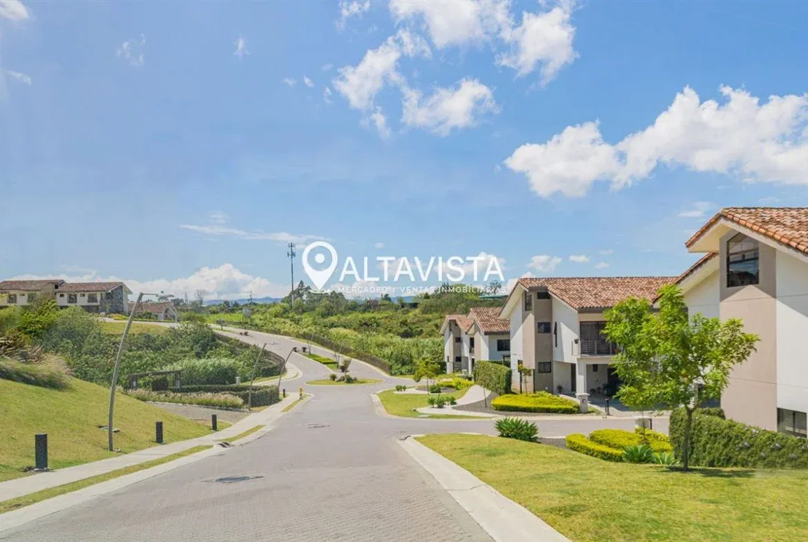 Hermosas viviendas en Condominio La Estefana