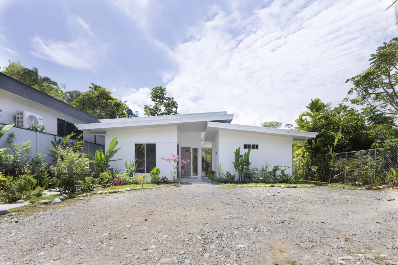 MODERN RESIDENCE WITH COMMERCIAL POTENTIAL STEPS FROM MARINO BALLENA, IN BAHIA BALLENA – 0.31 ACRES, photo 18