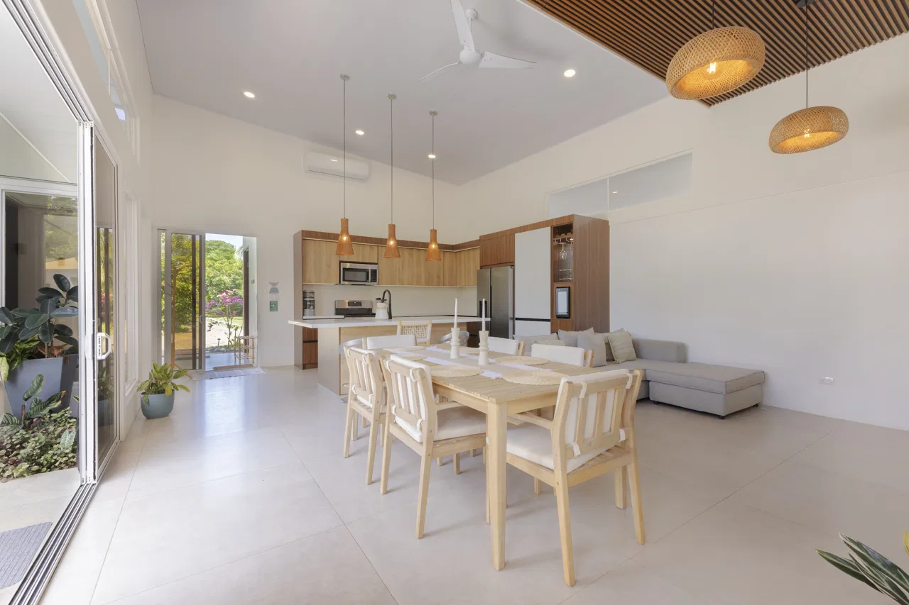 MODERN RESIDENCE WITH COMMERCIAL POTENTIAL STEPS FROM MARINO BALLENA, IN BAHIA BALLENA – 0.31 ACRES, photo 5