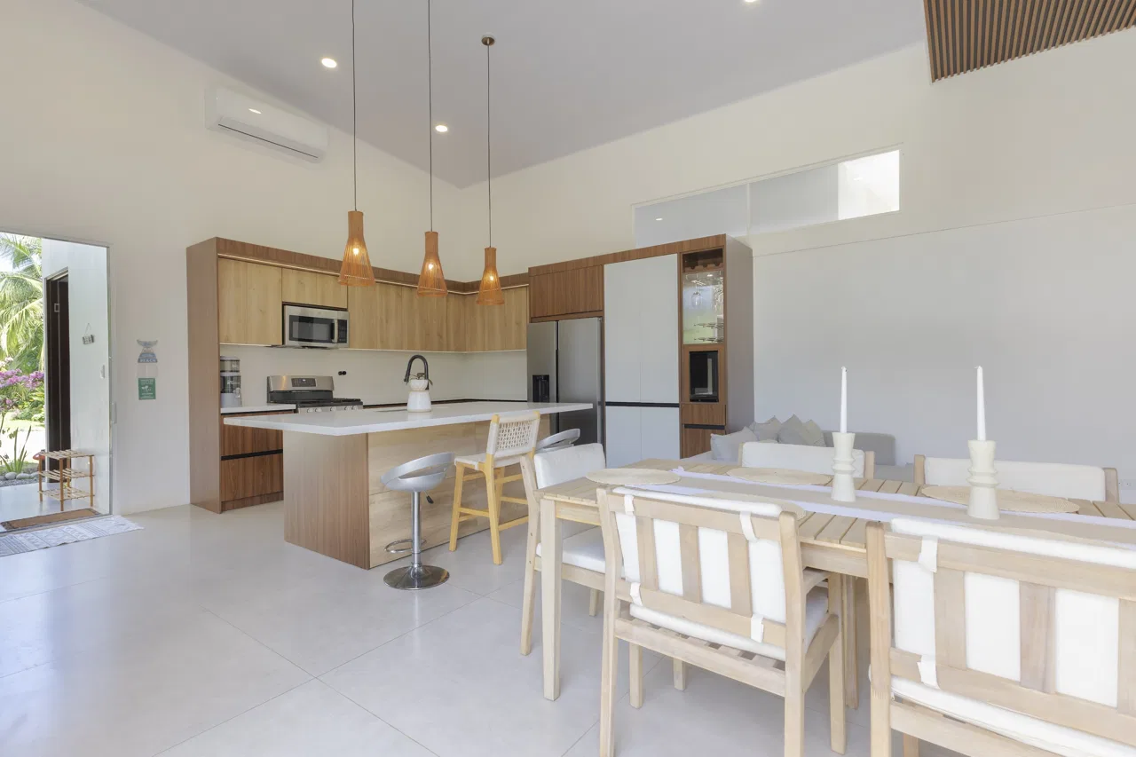 MODERN RESIDENCE WITH COMMERCIAL POTENTIAL STEPS FROM MARINO BALLENA, IN BAHIA BALLENA – 0.31 ACRES, photo 6