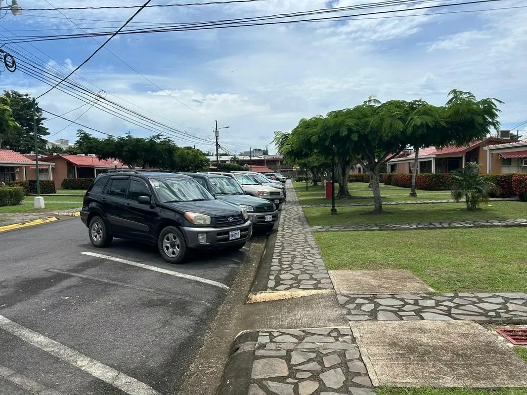 A solo 200 metros de la Playa y muy cerca de área comercial de Jaco donde encontrara restaurantes, tiendas, ferreterías, se vende este Condominio Amueblado., photo 6