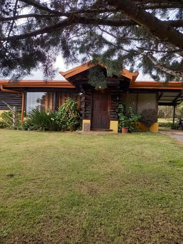 With the benefits of nature and 20 minutes from San José, I rent a cypress log cabin. It has 2 bedrooms, 1 full bathroom, living room, dining room, kitchen, laundry room, garage for 2 ...