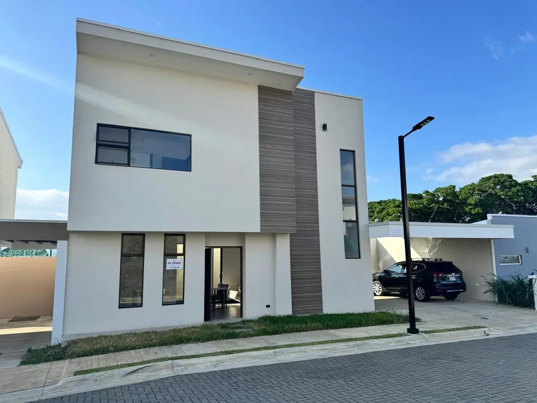 Discover this beautiful two-story home, located in the exclusive Mardesa Gated Community in Bello Horizonte, Escazú, designed for those seeking luxury, comfort, security, and quality ...