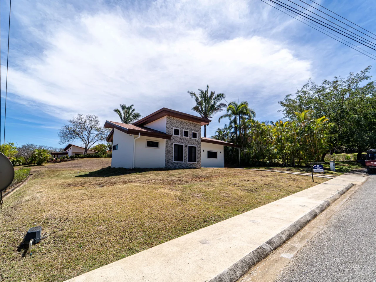 Casa Luz - 3BR Gated Community SFH in Loma Verde, photo 8