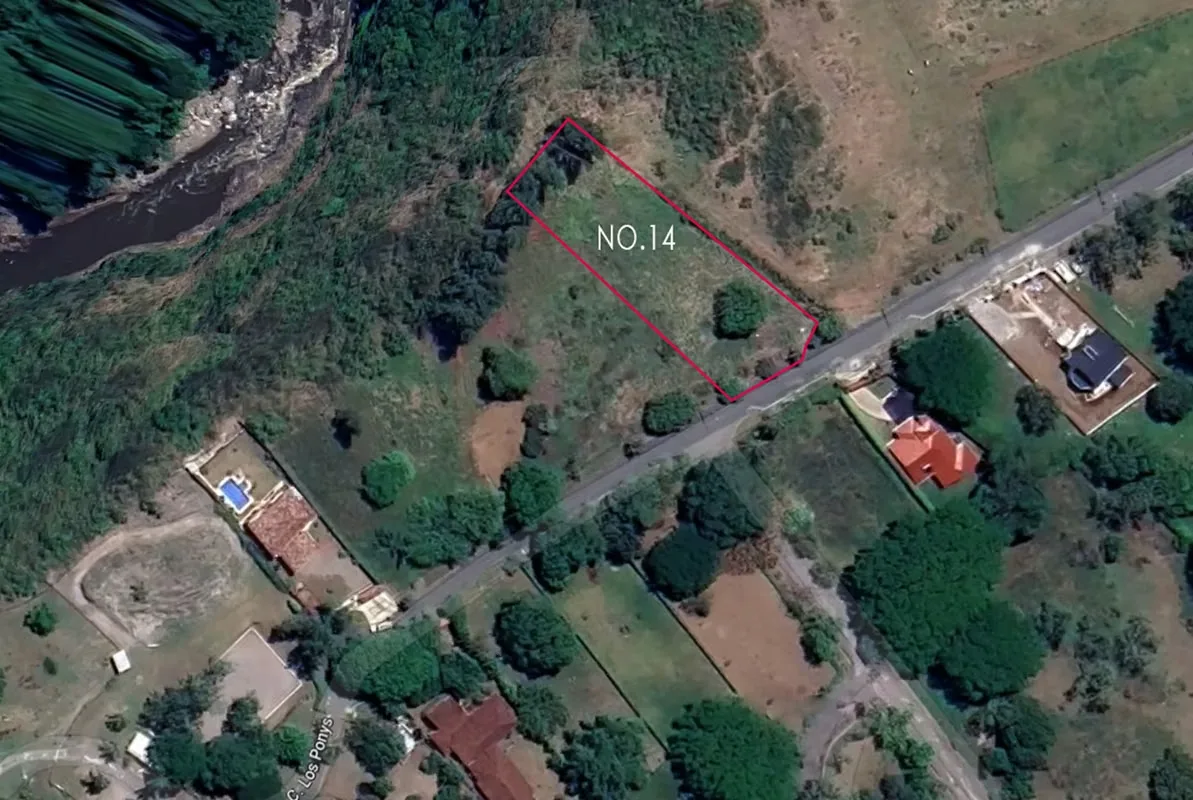 A solo 13 min y 6.3 Km del peaje hacia Ciudad Colón se encuentra este precioso lote, en un área campestre, pero muy cerca de Ciudad Colón, plano y rectangular, ideal para construir ...