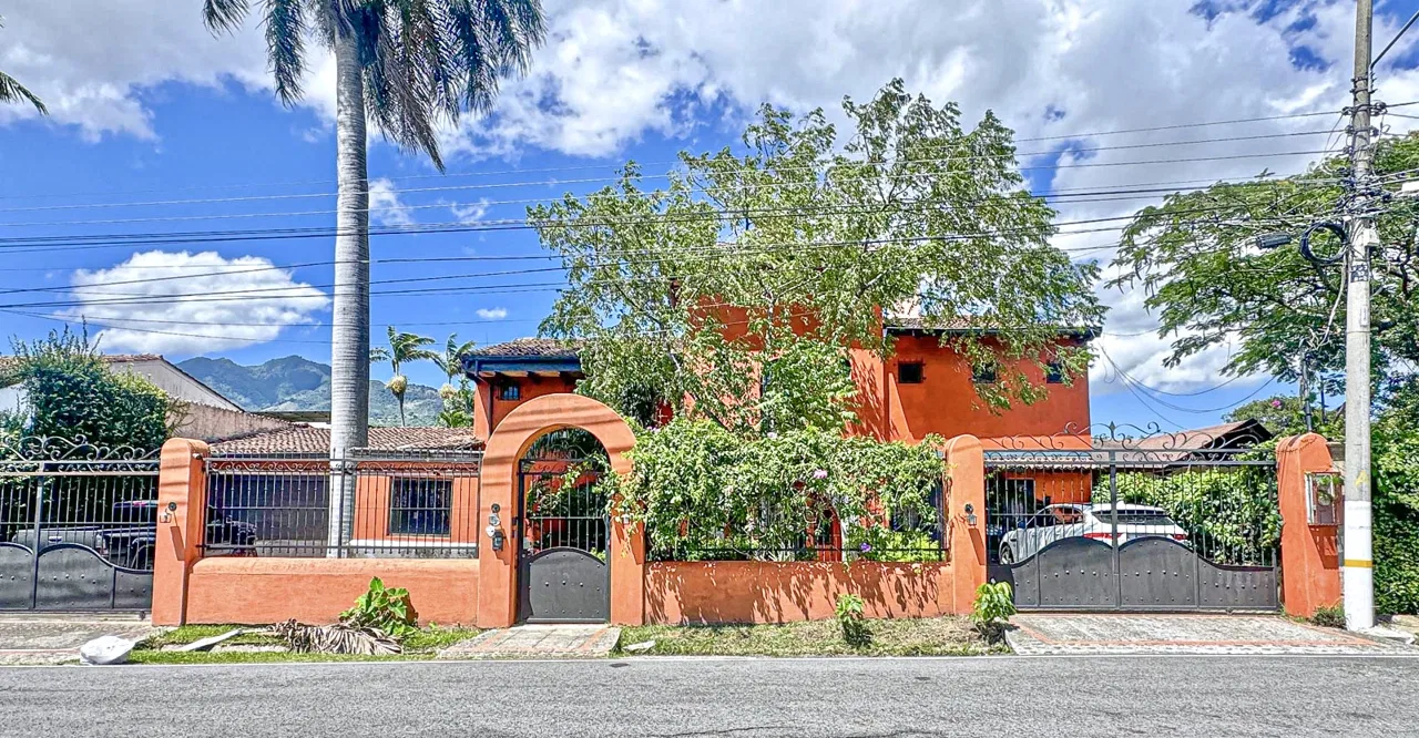 Welcome to Casa Wonder, a unique multi-family property in Los Laureles, Escazú. Casa Wonder features a distinctive Mediterranean design and presents an excellent opportunity for ...