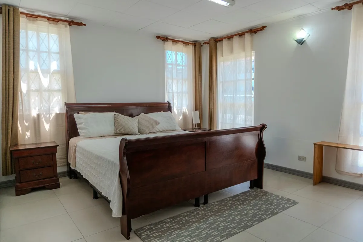 House for Sale in San Pedro, UCR Area – 6 Bedrooms, photo 12