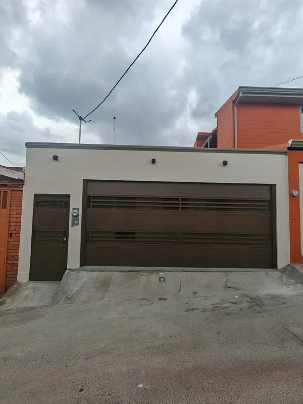 FULLY REMODELED HOUSE FOR SALE IN JOSÉ MARÍA ZELEDÓN, CURRIDABAT