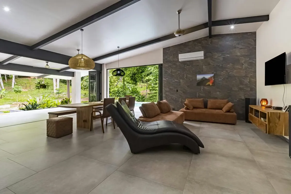 House for sale in Ojochal, Puntarenas 23701