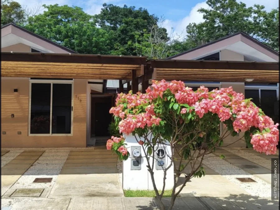 Beach House Gated Community Walking Distance to the Beach