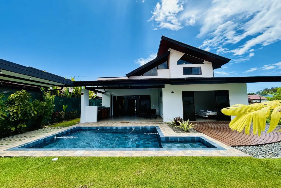 BEAUTIFUL PROPERTY WITH THREE BEDROOM AND POOL, IN BAHIA BALLENA – 0.11 ACRES, photo 2