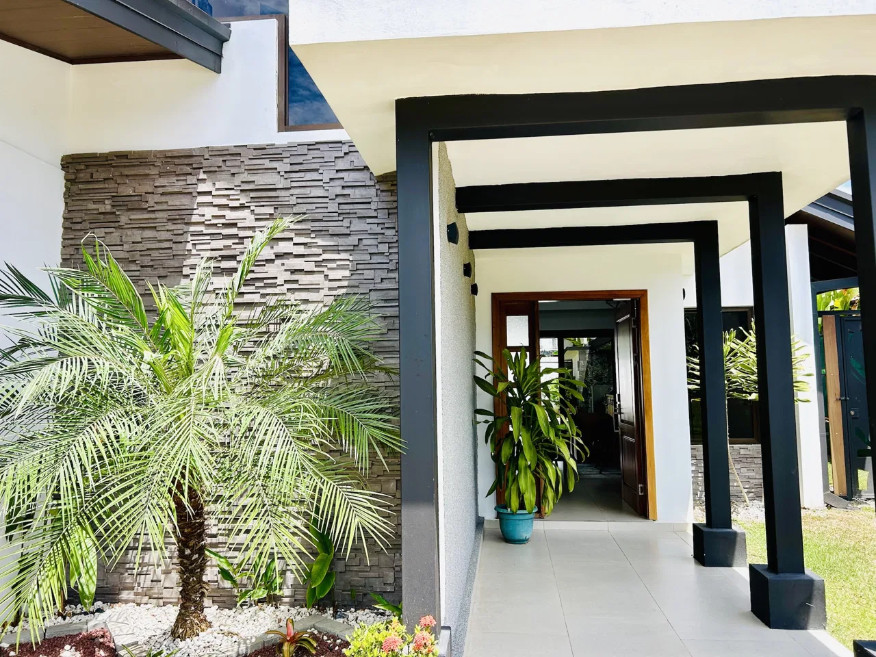 BEAUTIFUL PROPERTY WITH THREE BEDROOM AND POOL, IN BAHIA BALLENA – 0.11 ACRES, photo 5