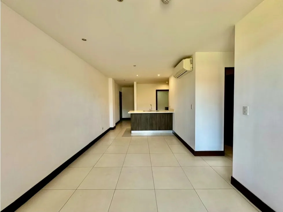 Se alquila apartamento en condominio, cuenta con dos habitaciones y dos baños. Sala. preciosa cocina, area de lavado, aire acondicionado. Sin muebles, cuenta con horno, plantilla y ...