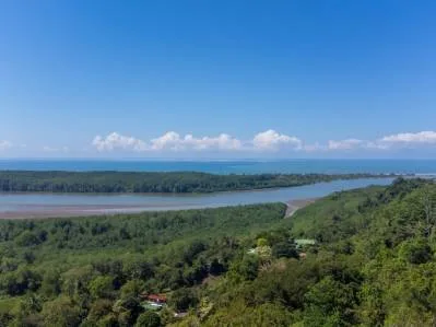 Eden Rock, 31 Ha De Bosque Primario Y Secundario, Con Hermosas Vistas Sobre El Rio Terraba