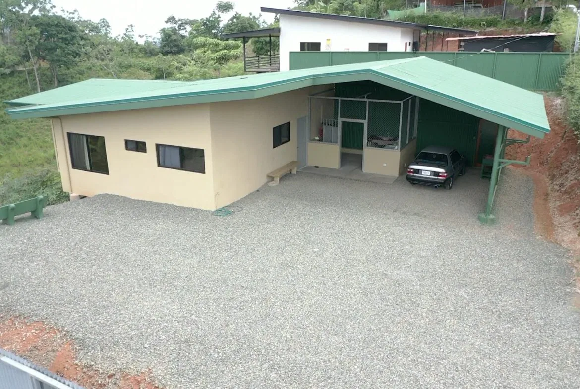 SERENE RETREAT WITH MODERN COMFORTS: SPACIOUS 3-BEDROOM HOME MINUTES FROM BEACH & CITY – 0.12 ACRES, photo 12