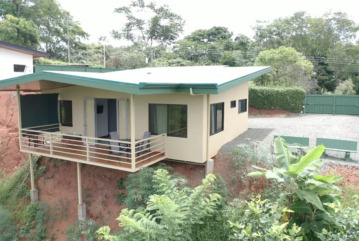 SERENE RETREAT WITH MODERN COMFORTS: SPACIOUS 3-BEDROOM HOME MINUTES FROM BEACH & CITY – 0.12 ACRES, photo 4