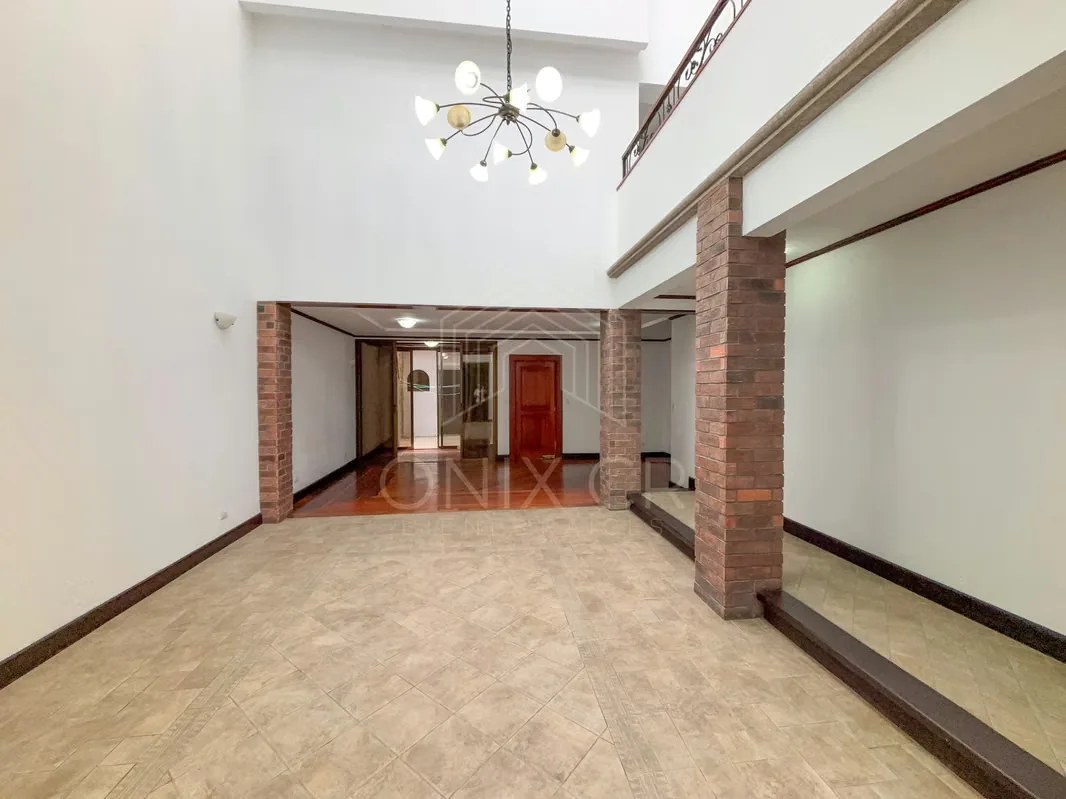 This house in Rohrmoser combines privacy, spaces to receive and a touch of luxury where you enjoy the most: your own ...