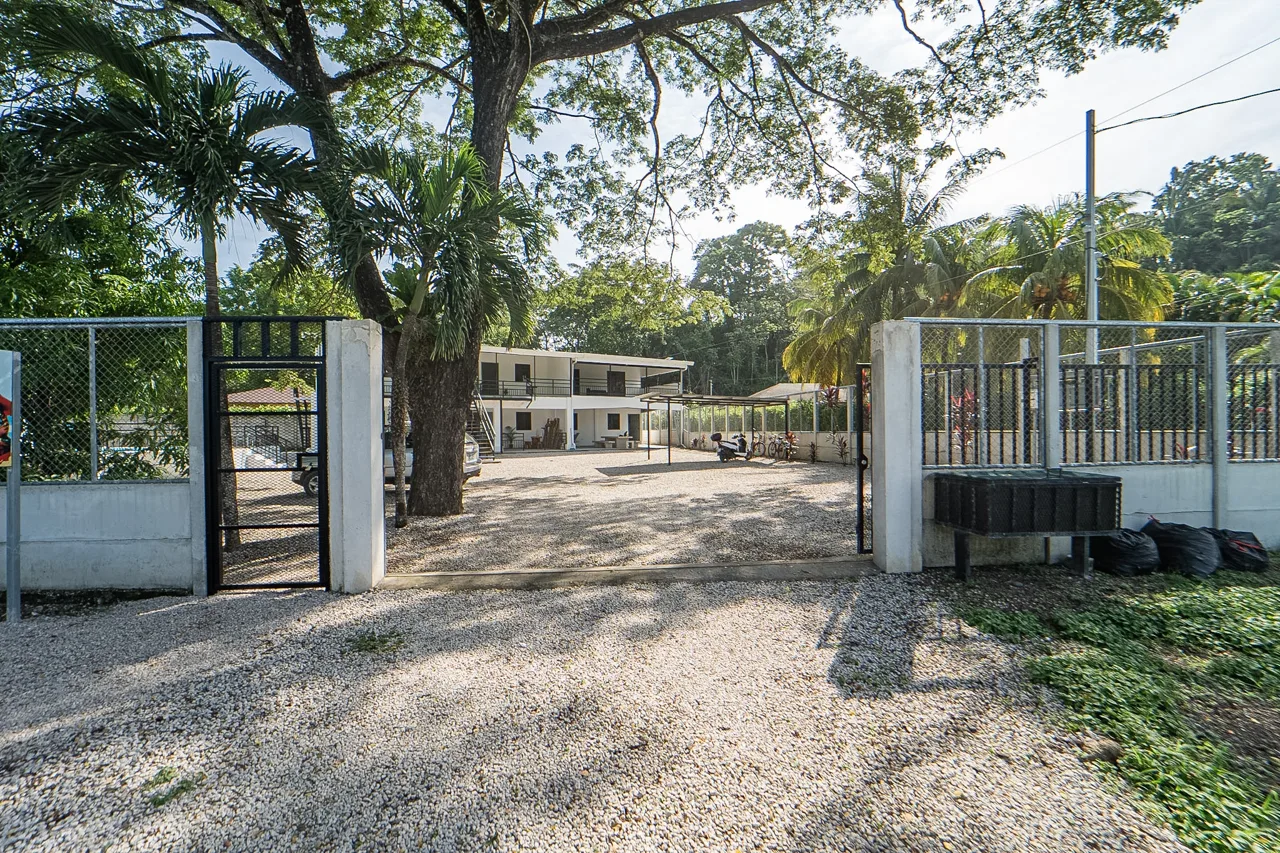 Cantarana Studios - Multiunit Property with tons of Potential, photo 4