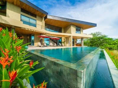 Conjunto de Casas de Lujo en Playa Grande - Dos Monitos
