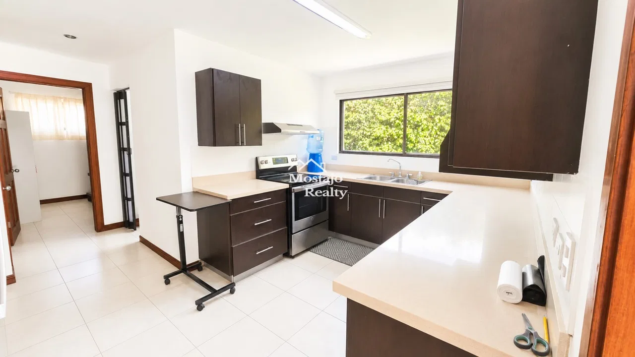 Casa en Alquiler con Piscina Privada, Condominio Almeria, Pozos de Santa Ana