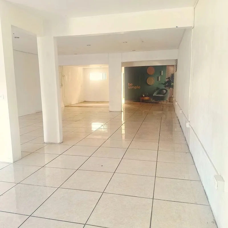 ¿Busca la ubicación ideal para potenciar y hacer crecer su negocio? Este excepcional local comercial se encuentra estratégicamente posicionado sobre la arteria vial principal del ..., photo 3