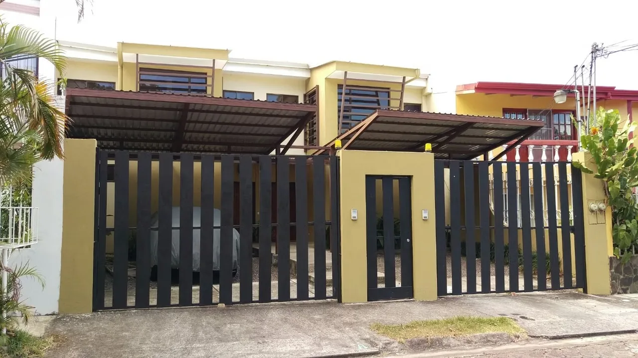 2 bedroom house living room, kitchen, parking for 2 cars, safe, garden, patio, very private, small pet allowed, electric gate.