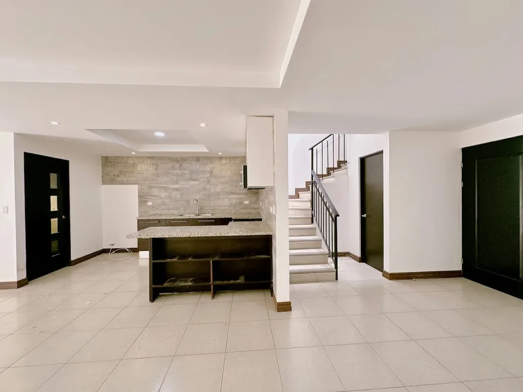 Casa en Alquiler en Condominio | Santa Ana.