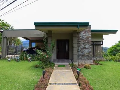 Casa con vistas a la montaña Chirripó,fácil acceso, árboles frutales y hermosos paisajes.