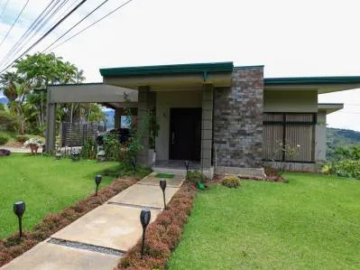Casa con vistas a la montaña Chirripó,fácil acceso, árboles frutales y hermosos paisajes., photo 2