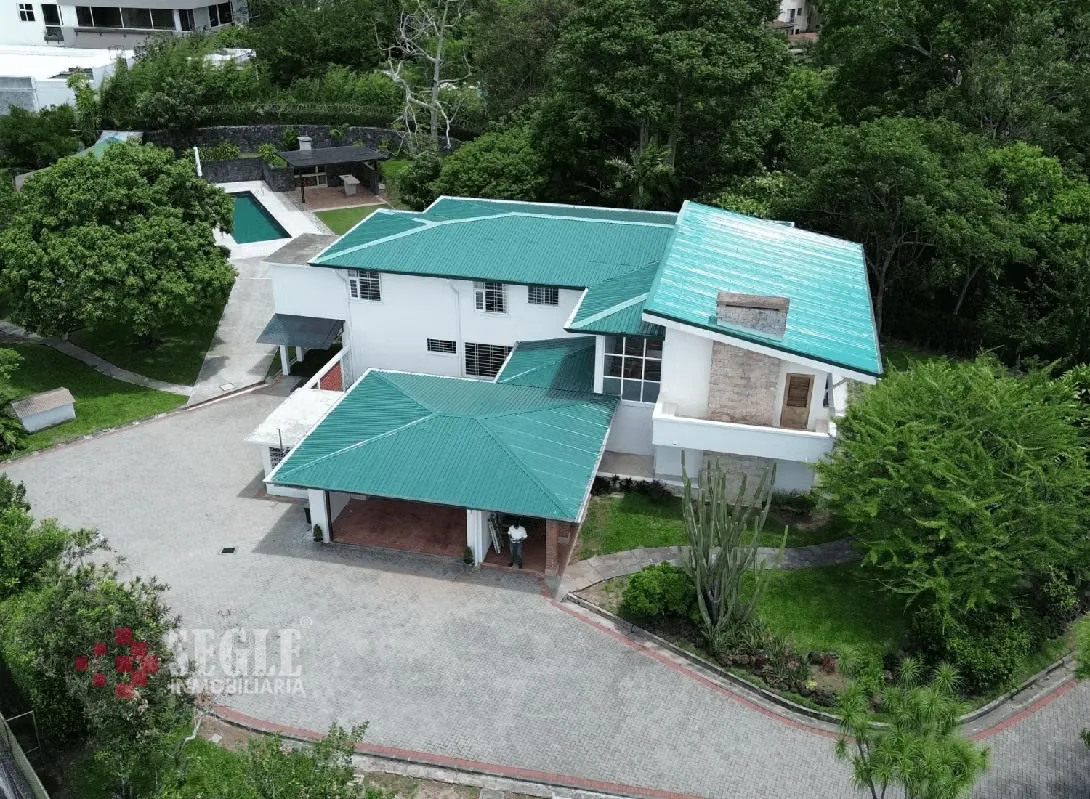 Beautiful single-story home with panoramic views, a spacious lot, and a strategic location in Bello Horizonte, Escazú, very close to Hospital Cima, Escazú Village, Walmart, Auto ...