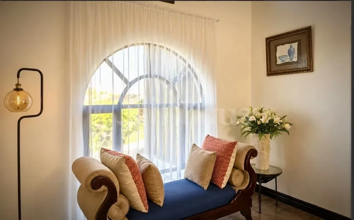 Esta hermosa casa tiene una distribución en dos niveles. Esquinera y muy iluminada y ventilada por su ubicación. En el primer piso, se tienen una sala y comedor integrados que se ..., photo 11