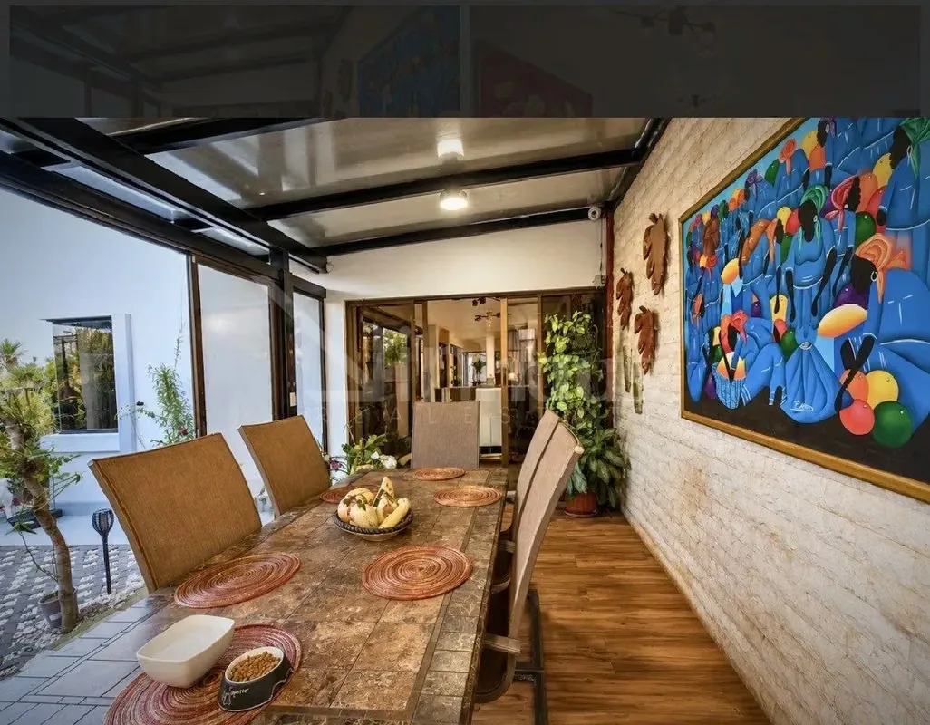 Esta hermosa casa tiene una distribución en dos niveles. Esquinera y muy iluminada y ventilada por su ubicación. En el primer piso, se tienen una sala y comedor integrados que se ..., photo 13