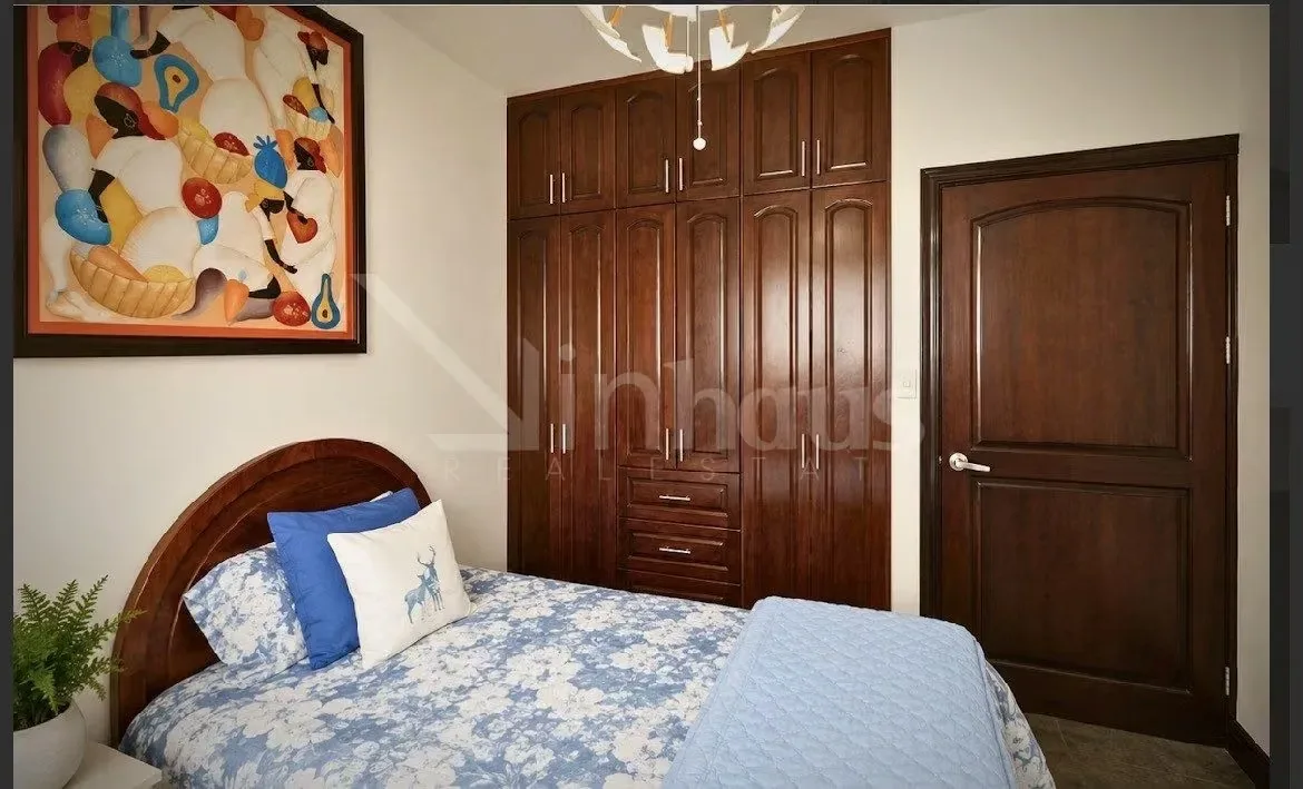 Esta hermosa casa tiene una distribución en dos niveles. Esquinera y muy iluminada y ventilada por su ubicación. En el primer piso, se tienen una sala y comedor integrados que se ..., photo 14