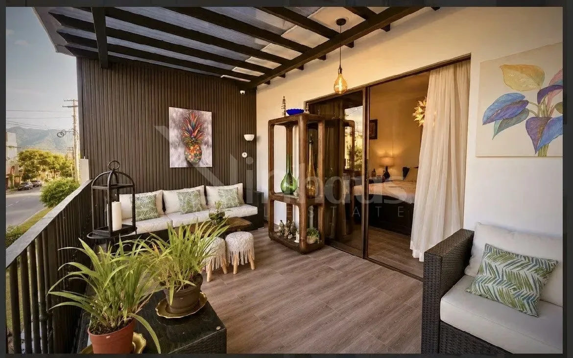 Esta hermosa casa tiene una distribución en dos niveles. Esquinera y muy iluminada y ventilada por su ubicación. En el primer piso, se tienen una sala y comedor integrados que se ..., photo 4