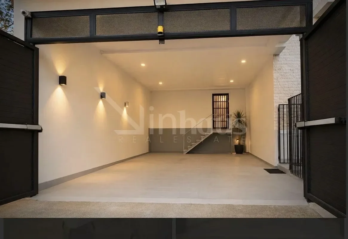 Esta hermosa casa tiene una distribución en dos niveles. Esquinera y muy iluminada y ventilada por su ubicación. En el primer piso, se tienen una sala y comedor integrados que se ..., photo 9