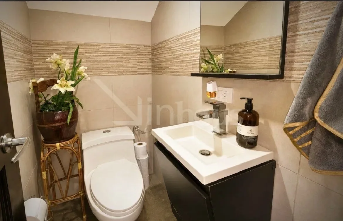 Esta hermosa casa tiene una distribución en dos niveles. Esquinera y muy iluminada y ventilada por su ubicación. En el primer piso, se tienen una sala y comedor integrados que se ..., photo 10