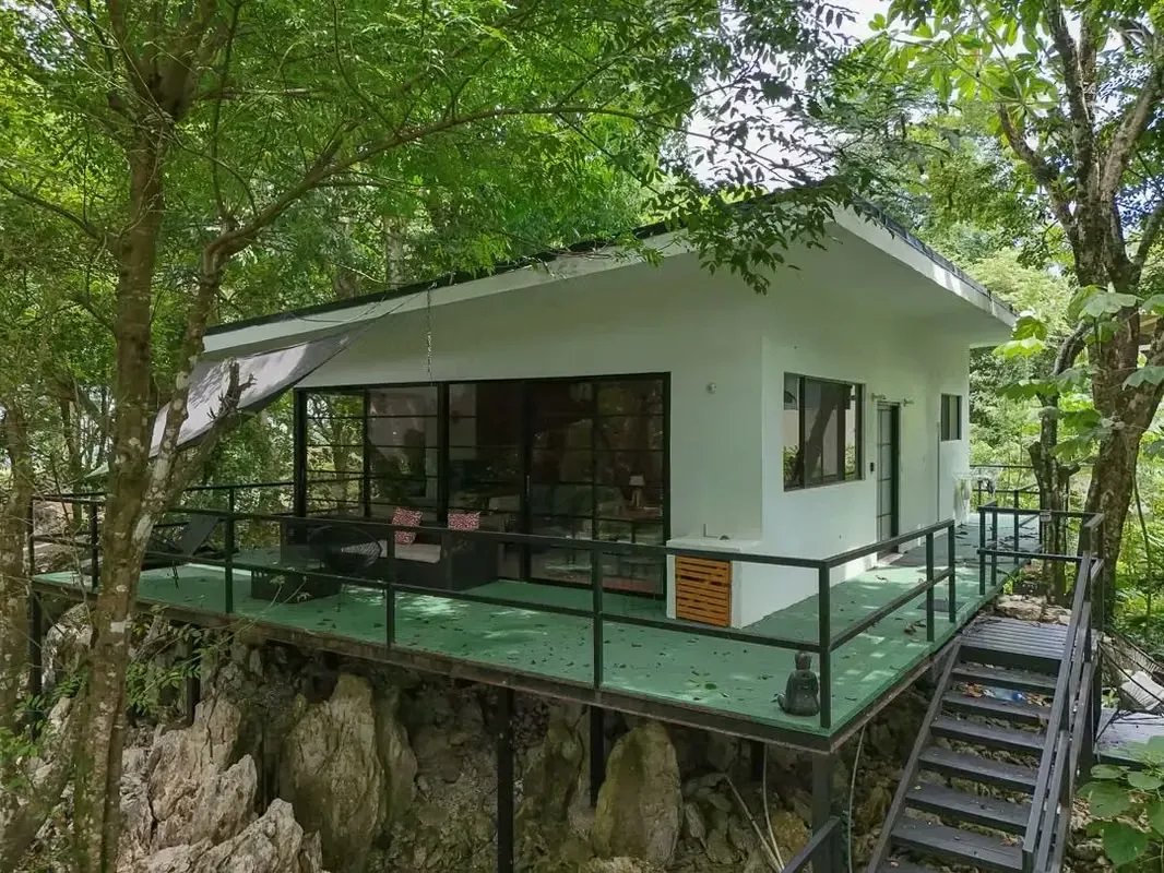 This beautifully remodeled home presents an excellent investment opportunity in one of Costa Rica’s most sought-after coastal destinations. Positioned just a short drive up the hill ...
