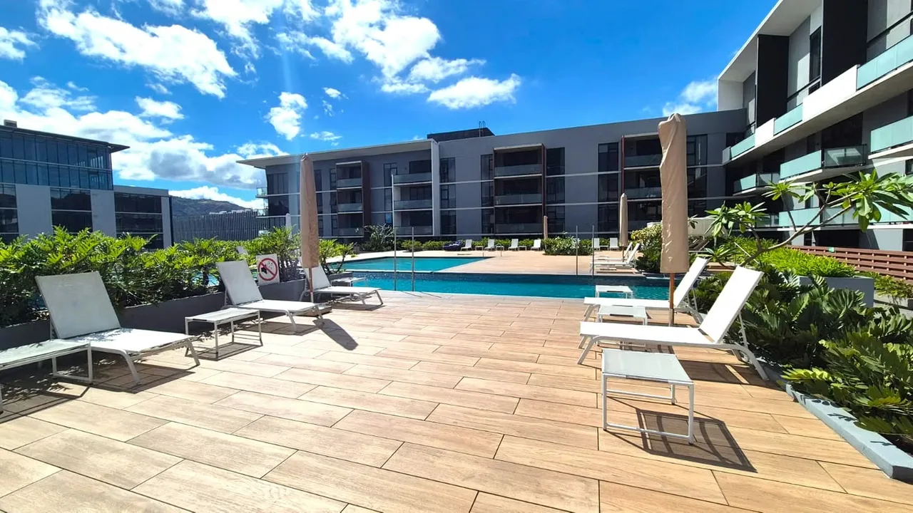Live with style and convenience in this modern apartment with an unbeatable location—shops, restaurants, cafés, and services just steps from your home, plus quick 2-minute access to ...