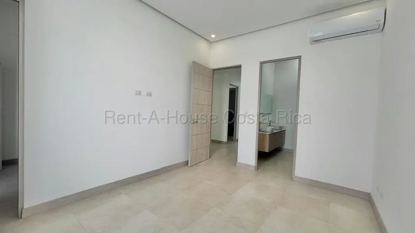RAH 27-911 RZ Casa en Condominio Distrito 7 | La Ribera de Belén, Heredia Le presentamos esta residencia de 192 m² en Distrito 7, un condominio moderno y exclusivo con pocas ..., photo 9