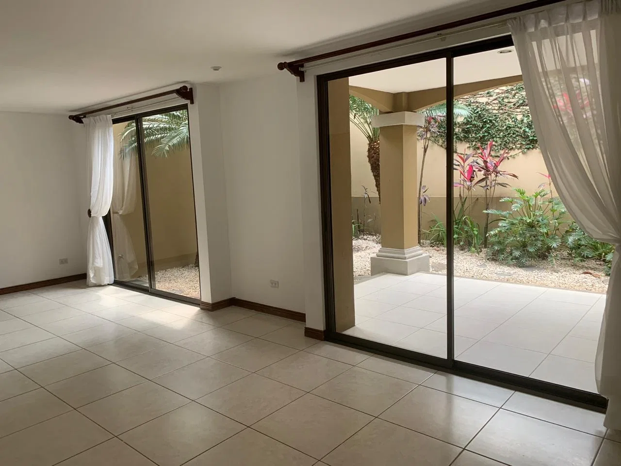 VENTA DE CASA EN CONDOMINIO ALMERIA P/INVERSIÓN