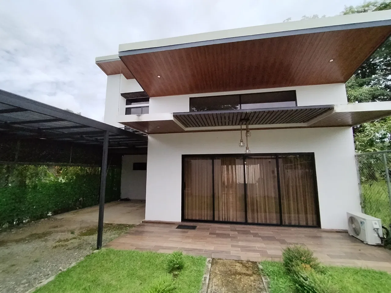 TWO-STORY 3-BEDROOM COMTEMPORARY HOME CLOSE TO THE WHALE TAIL, photo 7
