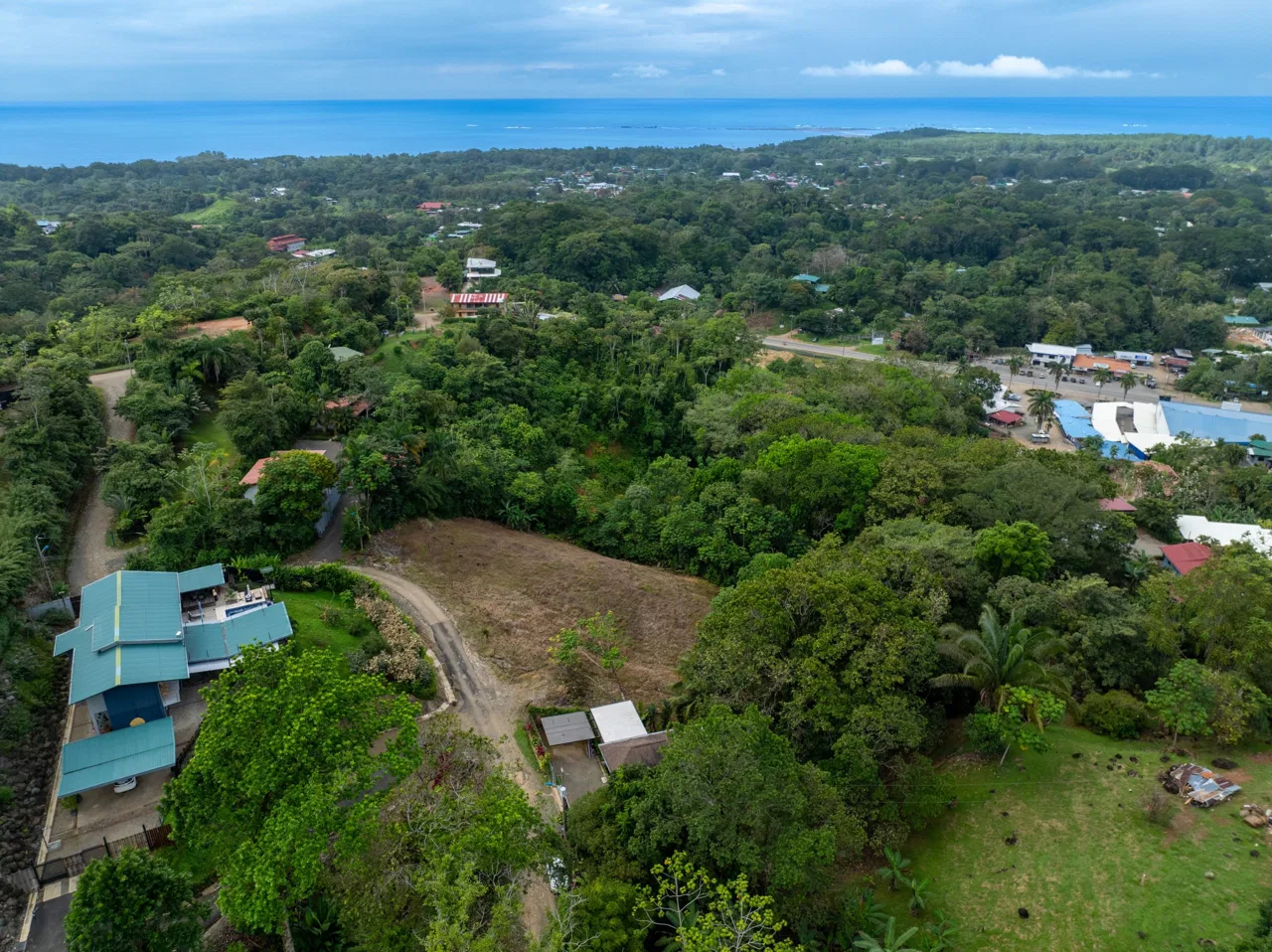 PROPERTY WITH THREE BEDROOM NEAR TO EVERYTHING, IN UVITA – 0.20 ACRES, photo 3