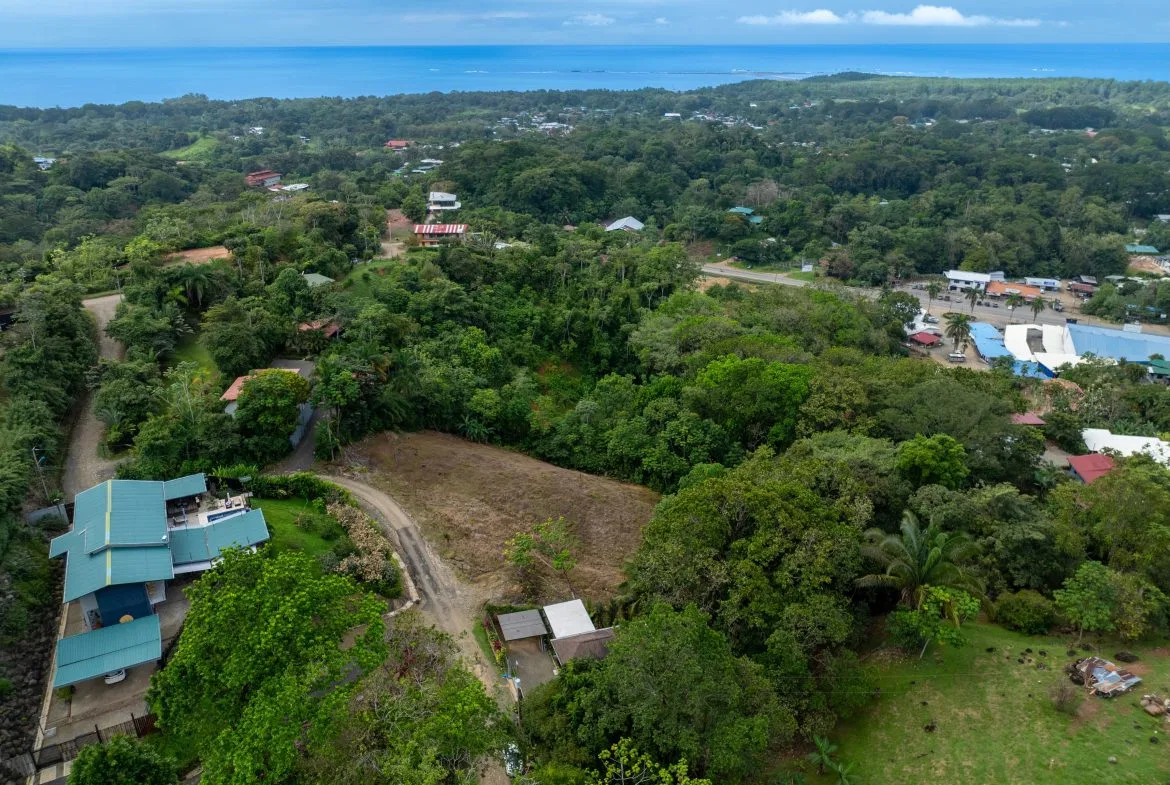 PROPERTY WITH THREE BEDROOM NEAR TO EVERYTHING, IN UVITA – 0.20 ACRES, photo 4