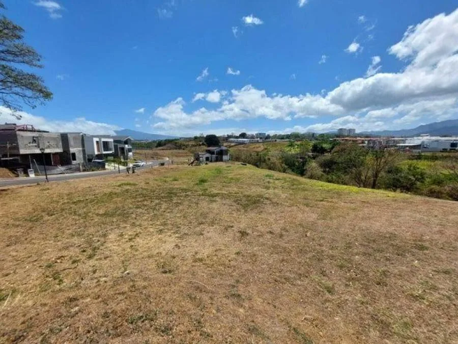 Lote esquinero de 343 m2 en condominio Francosta RAH 232267 - Venta en Ulloa