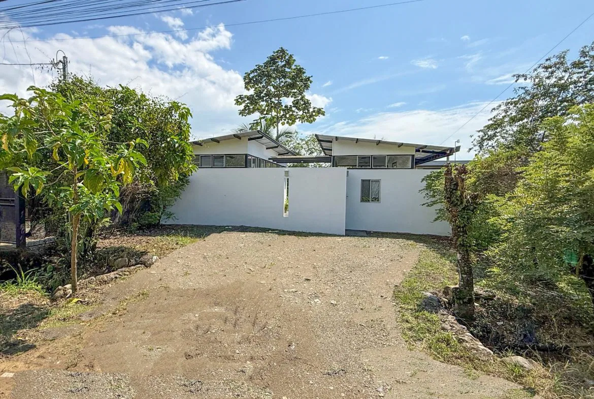 PROPERTY WITH TWO BEDROOM A STEPS OF THE BEACH, IN BAHIA BALLENA – 0.09 ACRES, photo 4