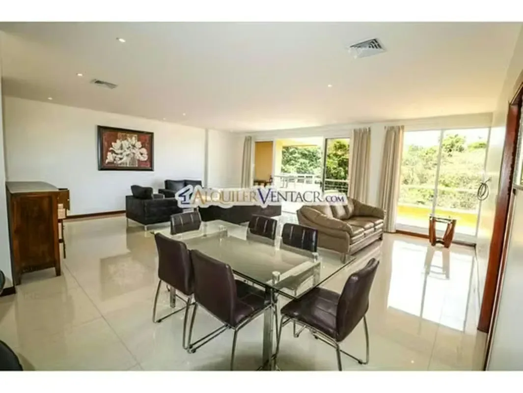 Apartamento full amueblado en alquiler en San Rafael de Escazú, ubicado en 1er piso y de un solo nivel, con amplia terraza y hermosas vistas., photo 2