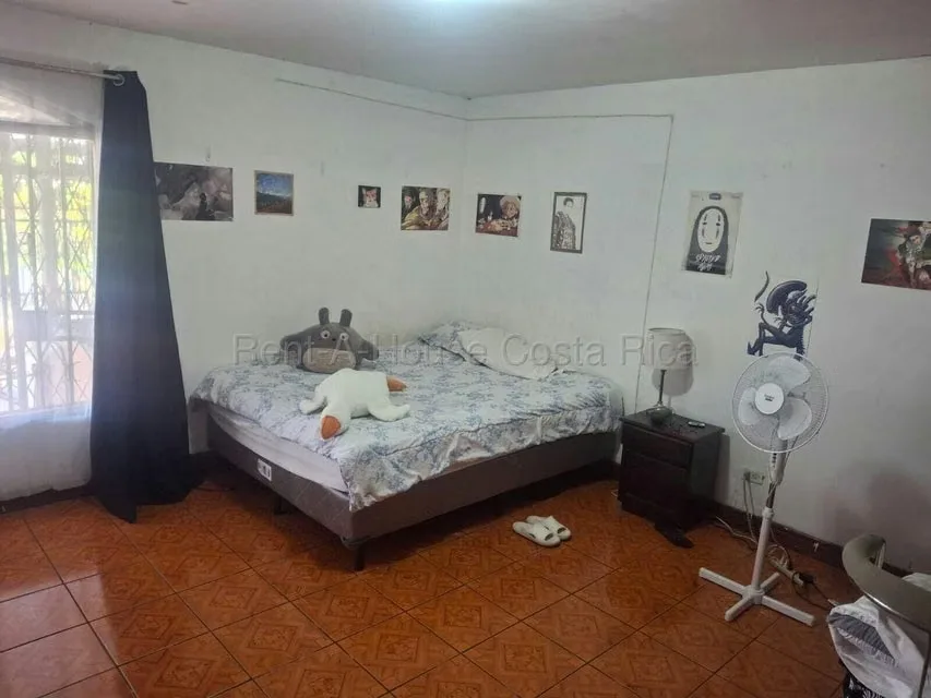RAH 26-2030 LCV Hermosa casa. Ubicada sobre calle principal. Jardin en frente. Sala, comedor y cocina integrados. Habitacion principal con baño y tina. 2 habitaciones secundarias con ..., photo 2
