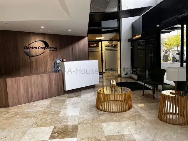 RAH 27-660 Office 300M in rent - International Corporate Center - Barrio Don Bosco Place your company in the corporate heart of San José! A large 300 m ² office is rented at the ...